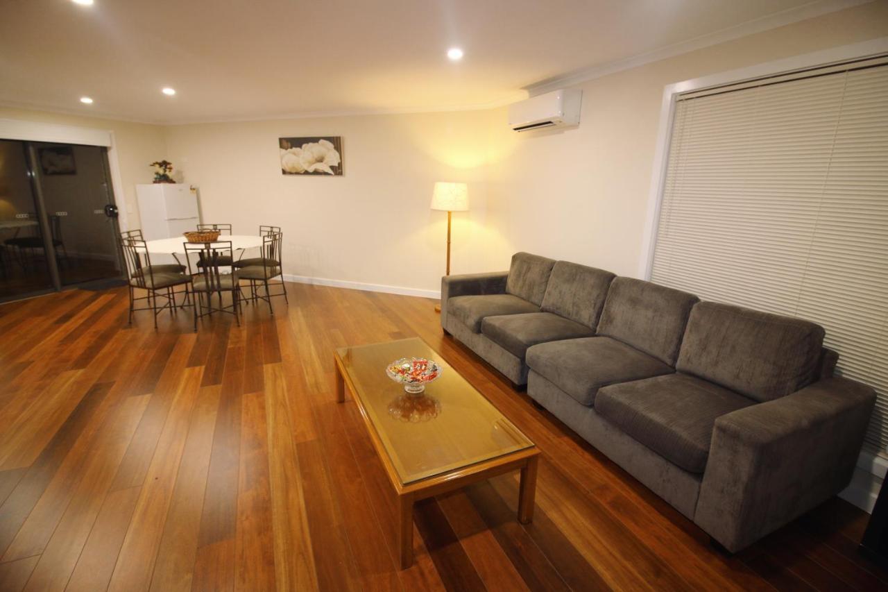 Silver House - Melbourne Airport Accommodation - 7 Minutes From Melbourne Airport מראה חיצוני תמונה