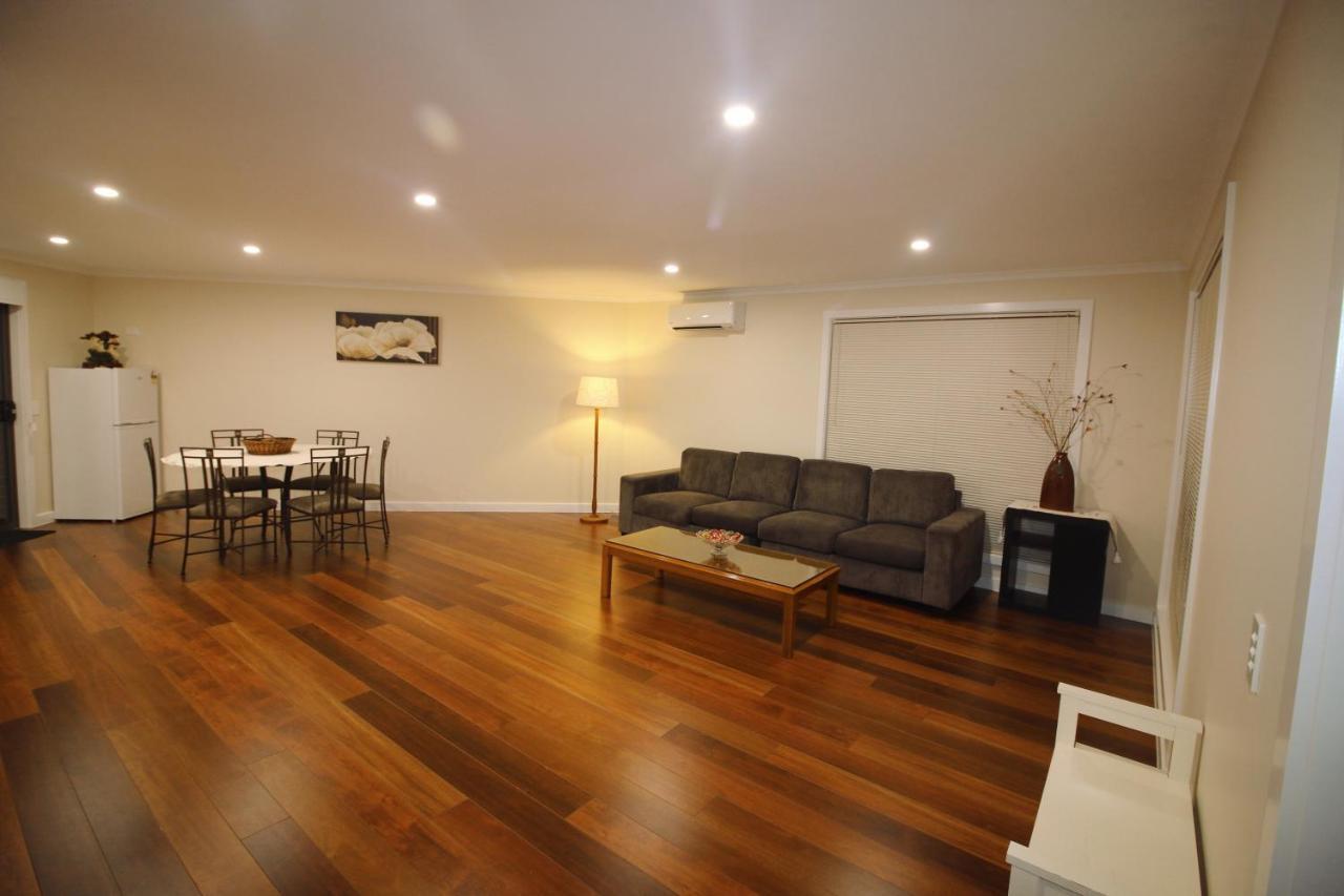 Silver House - Melbourne Airport Accommodation - 7 Minutes From Melbourne Airport מראה חיצוני תמונה