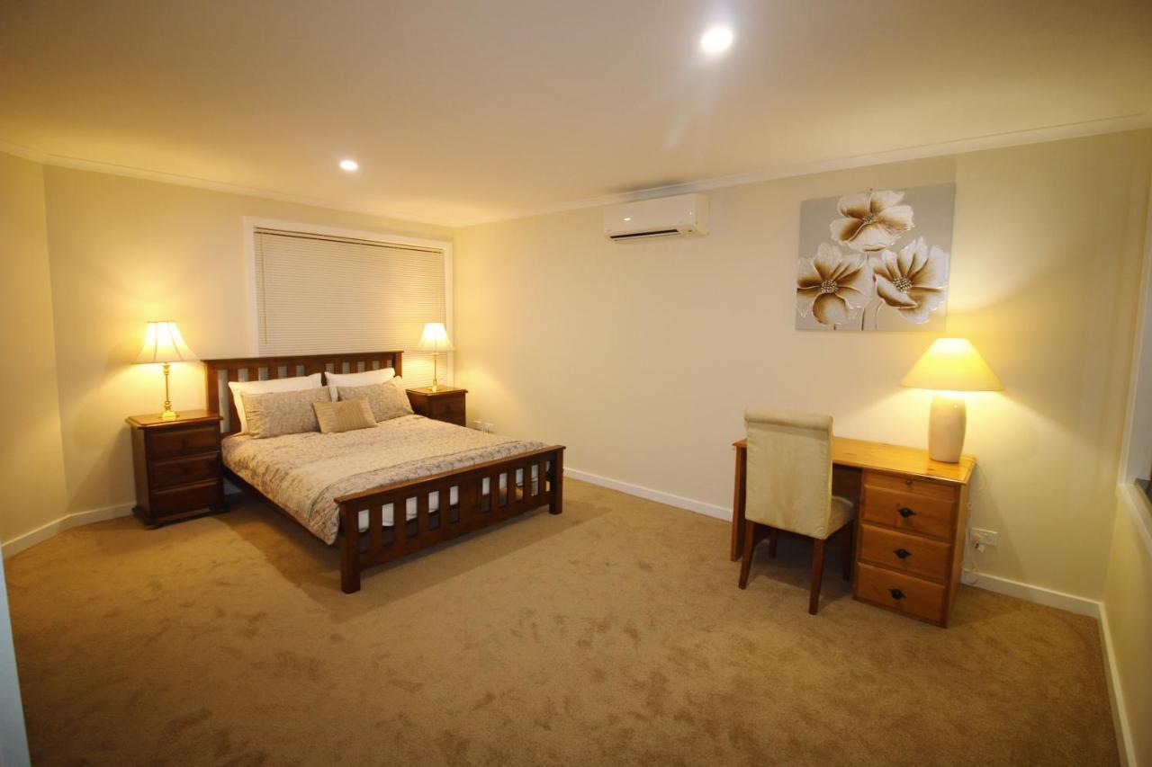 Silver House - Melbourne Airport Accommodation - 7 Minutes From Melbourne Airport מראה חיצוני תמונה