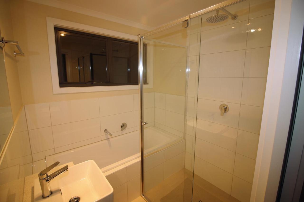 Silver House - Melbourne Airport Accommodation - 7 Minutes From Melbourne Airport מראה חיצוני תמונה