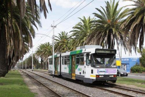 Silver House - Melbourne Airport Accommodation - 7 Minutes From Melbourne Airport מראה חיצוני תמונה